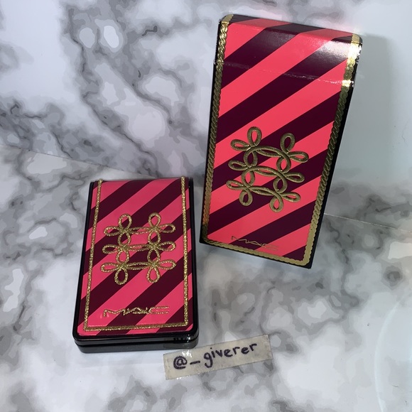 Nutcracker Sweet Copper Face Compact Extra Dimension Skinfinish MAC Highlighter - Picture 5 of 16